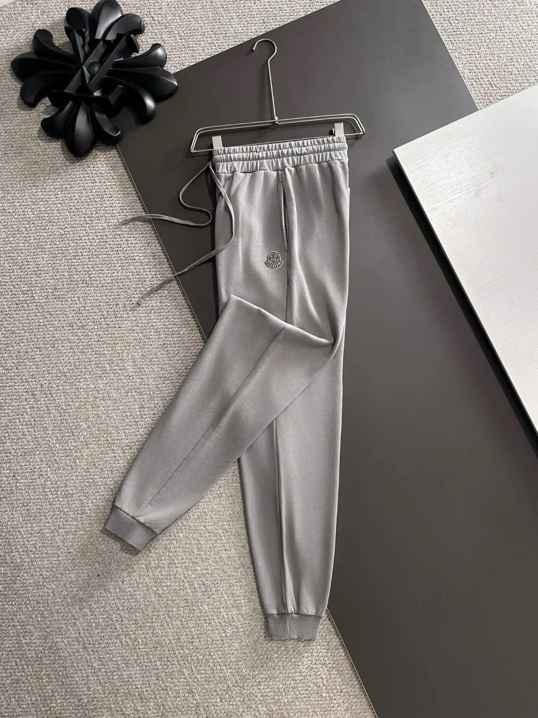 Next day shipping P720 Stone lsland/stone island high quality 2025 autumn and winter new casual heavy industry suit exclusively developed by yb! High quality production! The top version of the trading company channel order, external orders for imported custom fabrics, high breathability and comfort, impeccable details, absolutely worth buying! This type of suit is also a must-have for lazy people. You don’t have to think about how to match it, you can just get it in one set! Brand element design concept, delicate and soft feel! It presents a casual cut and the upper body shape is great! On sale simultaneously on the official website! From a high-end men's positioning brand, the low-key luxury taste is irresistible! Exquisite workmanship and impeccable quality! The overall style is simple, fashionable and timeless, fully meeting the requirements of stylish and tasteful dressing! Sizes: S to XXL (or state your height and weight when placing an order)